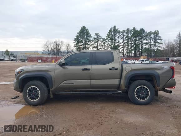 2024 Toyota Tacoma SR5 with VIN 3TMLB5JN2RM044896, listed as a IAAI auction lot 41575173 with 4,293 mi miles and . Bid and sale history available at DreamBid. Image 14.