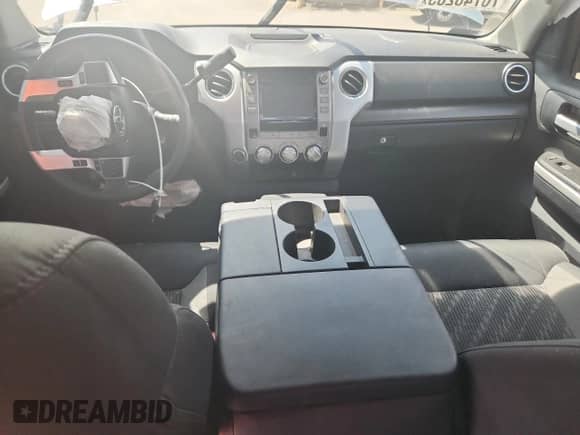 2019 Toyota Tundra SR5 с VIN 5TFDY5F19KX803083, выставлен на аукционе Copart как лот 70748285 с пробегом Не указан миль и Списание • Salvage title. История ставок и продаж доступна на DreamBid. Изображение 8.