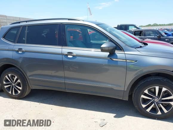 2022 Volkswagen Tiguan S z VIN 3VV1B7AX2NM005158, wystawiony jako IAAI lot #42512832 z przebiegiem 49 491 mil mil oraz . Historia ofert i sprzedaży dostępna na DreamBid. Obrazek 13.