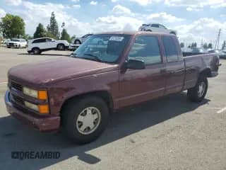 1997 Chevrolet Silverado 1500 with VIN 1GBEC19R6VE233786, listed as a Copart auction lot 81270285 with 213,105 mi miles and Salvage title. Bid and sale history available at DreamBid. Image 1.