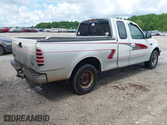 1997 Ford F-150 XL with VIN 1FTEX17L3VNB22949, listed as a IAAI auction lot 42377443 with 119,148 mi miles and . Bid and sale history available at DreamBid. Image 4.