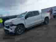 2022 Chevrolet Silverado 1500 RST z VIN 3GCUDEET5NG690627, wystawiony jako IAAI lot #41832932 z przebiegiem 39 435 mil mil oraz . Historia ofert i sprzedaży dostępna na DreamBid. Obrazek 2.