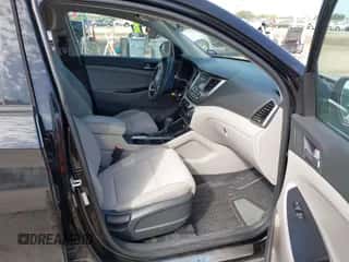 2017 Hyundai Tucson SE z VIN KM8J23A40HU436719, wystawiony jako IAAI lot #42897324 z przebiegiem 202 098 mil mil oraz . Historia ofert i sprzedaży dostępna na DreamBid. Obrazek 5.