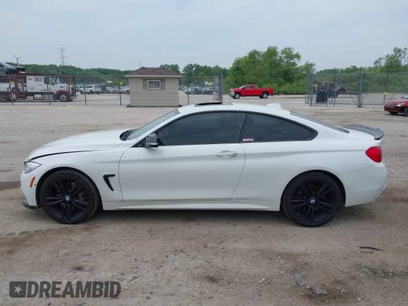 2014 BMW 4 Series 435i xDrive z VIN WBA3R5C56EK187339, wystawiony jako IAAI lot #42499380 z przebiegiem 126 895 mil mil oraz . Historia ofert i sprzedaży dostępna na DreamBid. Obrazek 14.