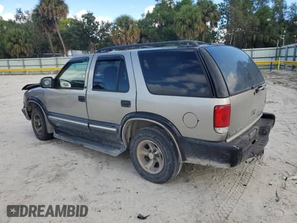 2000 Chevrolet Blazer LT с VIN 1GNCS13W3Y2358679, выставлен на аукционе Copart как лот 81021025 с пробегом 193 704 миль миль и Списание • Salvage title. История ставок и продаж доступна на DreamBid. Изображение 2.