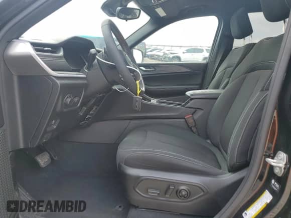 2024 Jeep Grand Cherokee Laredo X с VIN 1C4RJKAG4R8544561, выставлен на аукционе Copart как лот 52898725 с пробегом 10 353 миль миль и Списание • Salvage title. История ставок и продаж доступна на DreamBid. Изображение 7.