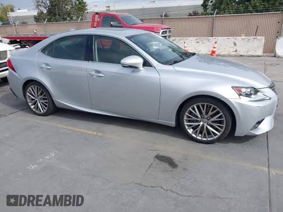 2016 Lexus IS 200t с VIN JTHBA1D22G5015263, выставлен на аукционе IAAI как лот 43353783 с пробегом 82 768 миль миль и . История ставок и продаж доступна на DreamBid. Изображение 6.