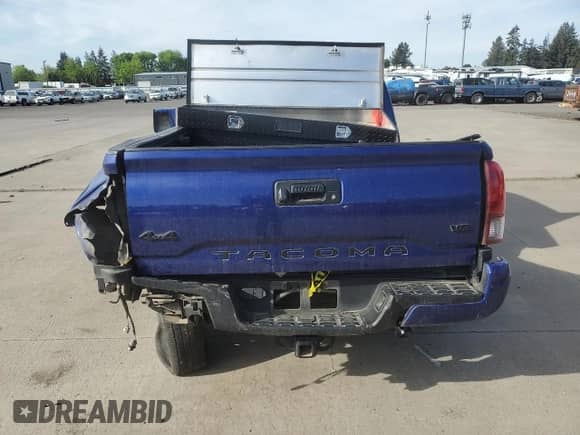 2022 Toyota Tacoma SR z VIN 3TYSZ5AN0NT091172, wystawiony jako Copart lot #56365785 z przebiegiem Nie podano mil oraz Szkoda całkowita • Salvage title. Historia ofert i sprzedaży dostępna na DreamBid. Obrazek 6.