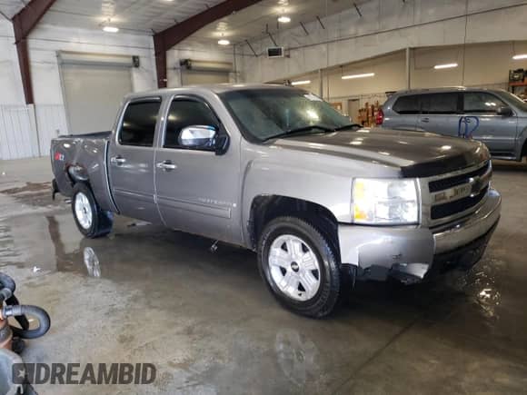2007 Chevrolet Silverado 1500 LTZ z VIN 3GCEK13387G518522, wystawiony jako Copart lot #82275535 z przebiegiem 274 807 mil mil oraz Szkoda całkowita • Salvage title. Historia ofert i sprzedaży dostępna na DreamBid. Obrazek 4.
