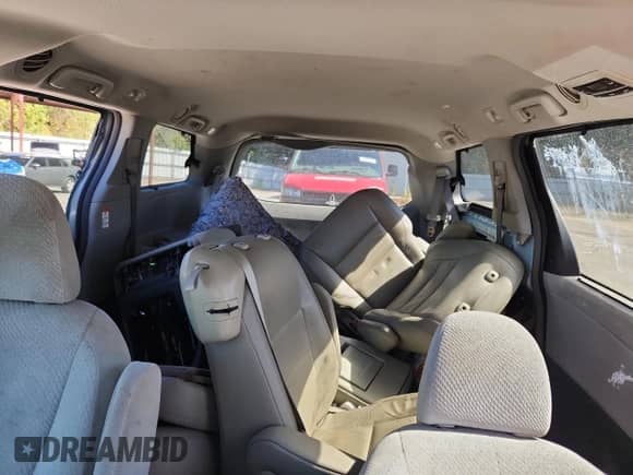2016 Toyota Sienna XLE with VIN 5TDYK3DC1GS719400, listed as a Copart auction lot 86728185 with 169,560 mi miles and Clean title. Bid and sale history available at DreamBid. Image 10.