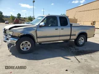 2002 Toyota Tundra SR5 z VIN 5TBRT34132S322580, wystawiony jako Copart lot #82183185 z przebiegiem 205 687 mil mil oraz Szkoda całkowita • Salvage title. Historia ofert i sprzedaży dostępna na DreamBid. Obrazek 1.