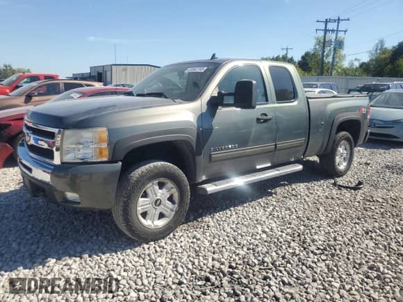 2011 Chevrolet Silverado 1500 LT z VIN 1GCRKSE38BZ174087, wystawiony jako Copart lot #81842745 z przebiegiem 157 719 mil mil oraz Czysty tytuł • Clean title. Historia ofert i sprzedaży dostępna na DreamBid. Obrazek 1.