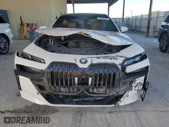 2023 BMW 7 Series 740i z VIN WBA23EH06PCN46468, wystawiony jako Copart lot #68544355 z przebiegiem Nie podano mil oraz Nie do naprawy • Non repairable. Historia ofert i sprzedaży dostępna na DreamBid. Obrazek 5.