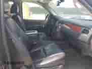 2008 Chevrolet Suburban LTZ z VIN 1GNFK163X8R239792, wystawiony jako IAAI lot #42525454 z przebiegiem Nie podano mil oraz . Historia ofert i sprzedaży dostępna na DreamBid. Obrazek 5.