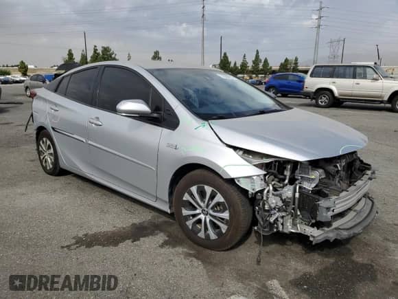 2020 Toyota Prius LE with VIN JTDKARFP6L3146095, listed as a Copart auction lot 71059215 with 112,994 mi miles and Salvage title. Bid and sale history available at DreamBid. Image 4.
