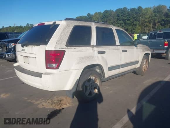 2006 Jeep Grand Cherokee Laredo z VIN 1J4GS48K56C324195, wystawiony jako IAAI lot #43464748 z przebiegiem 227 853 mil mil oraz . Historia ofert i sprzedaży dostępna na DreamBid. Obrazek 4.