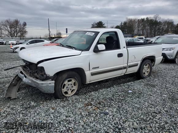 2000 Chevrolet Silverado 1500 LS with VIN 1GCEC14T7YZ112003, listed as a Copart auction lot 83573954 with Not provided miles and Salvage title. Bid and sale history available at DreamBid. Image 1.