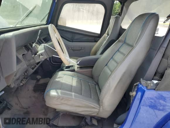 1990 Jeep Wrangler z VIN 2J4FY39T8LJ519849, wystawiony jako Copart lot #50917265 z przebiegiem 153 966 mil mil oraz Czysty tytuł • Clean title. Historia ofert i sprzedaży dostępna na DreamBid. Obrazek 7.