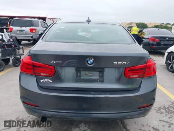 2016 BMW 3 Series 320i xDrive с VIN WBA8A3C53GK551754, выставлен на аукционе IAAI как лот 42399516 с пробегом 135 571 миль миль и . История ставок и продаж доступна на DreamBid. Изображение 16.