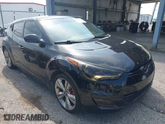 2013 Hyundai Veloster w/Black Int z VIN KMHTC6AD7DU154918, wystawiony jako IAAI lot #42902208 z przebiegiem 103 939 mil mil oraz . Historia ofert i sprzedaży dostępna na DreamBid. Obrazek 1.