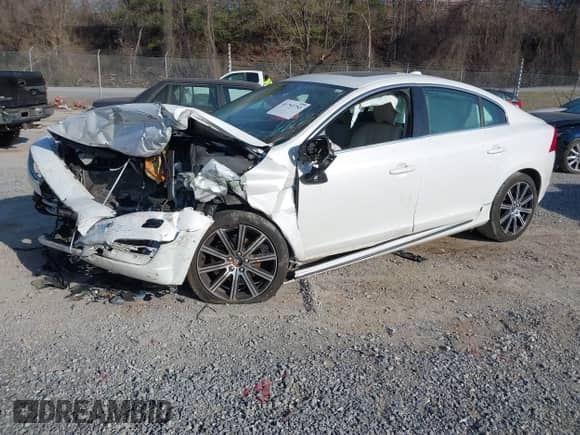 2018 Volvo S60 Inscription Platinum с VIN LYV402HM7JB179307, выставлен на аукционе IAAI как лот 41793753 с пробегом 107 205 миль миль и . История ставок и продаж доступна на DreamBid. Изображение 16.