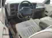 1995 Dodge Dakota z VIN 1B7GG23Y8SS291667, wystawiony jako Copart lot #81035424 z przebiegiem 241 153 mil mil oraz Czysty tytuł • Clean title. Historia ofert i sprzedaży dostępna na DreamBid. Obrazek 8.