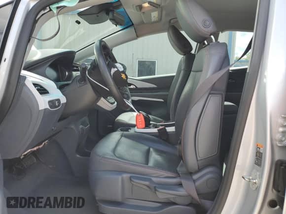 2017 Chevrolet Bolt EV Premier z VIN 1G1FX6S01H4161198, wystawiony jako Copart lot #69126883 z przebiegiem 88 117 mil mil oraz . Historia ofert i sprzedaży dostępna na DreamBid. Obrazek 7.