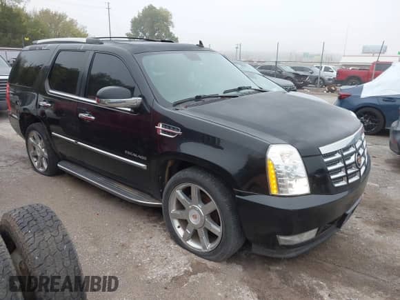 2013 Cadillac Escalade Luxury with VIN 1GYS4BEFXDR191735, listed as a IAAI auction lot 43540164 with 170,207 mi miles and . Bid and sale history available at DreamBid. Image 1.