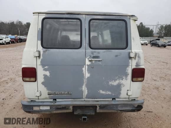 1986 Chevrolet Chevy Van with VIN 1GCEG25N0G7172290, listed as a Copart auction lot 84010474 with 90,574 mi miles and Clean title. Bid and sale history available at DreamBid. Image 6.