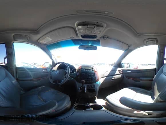 2004 Toyota Sienna XLE z VIN 5TDBA22C04S002570, wystawiony jako IAAI lot #42288609 z przebiegiem 234 932 mil mil oraz . Historia ofert i sprzedaży dostępna na DreamBid. Obrazek 19.