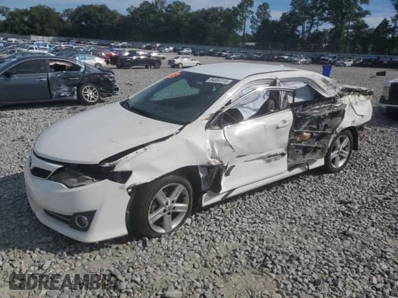 2013 Toyota Camry SE z VIN 4T1BF1FK8DU673053, wystawiony jako Copart lot #84384115 z przebiegiem Nie podano mil oraz Nie do naprawy • Non repairable. Historia ofert i sprzedaży dostępna na DreamBid. Obrazek 1.