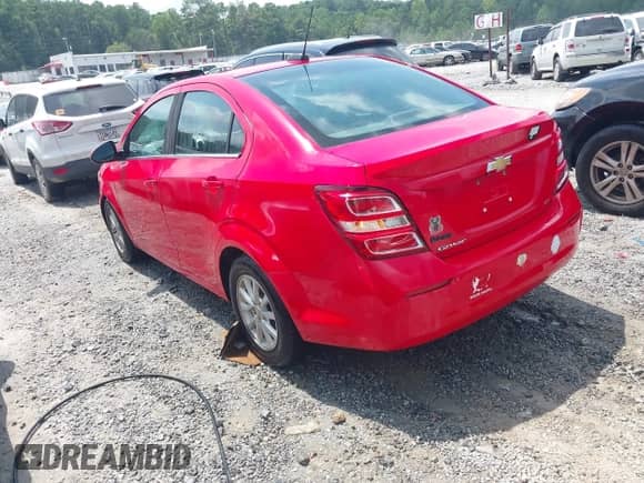2017 Chevrolet Sonic LT z VIN 1G1JD5SHXH4117039, wystawiony jako IAAI lot #43046453 z przebiegiem 116 671 mil mil oraz . Historia ofert i sprzedaży dostępna na DreamBid. Obrazek 3.