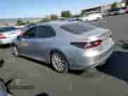 2021 Toyota Camry LE z VIN 4T1C11AK0MU469339, wystawiony jako Copart lot #69966615 z przebiegiem 115 084 mil mil oraz Szkoda całkowita • Salvage title. Historia ofert i sprzedaży dostępna na DreamBid. Obrazek 2.