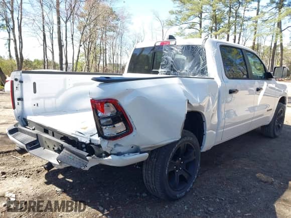 2024 Ram 1500 Big Horn z VIN 1C6SRFFT0RN150670, wystawiony jako IAAI lot #41835342 z przebiegiem 21 562 mil mil oraz . Historia ofert i sprzedaży dostępna na DreamBid. Obrazek 4.