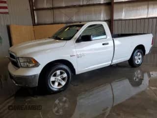 2019 Ram 1500 Tradesman z VIN 3C6JR6DT8KG506926, wystawiony jako Copart lot #71119825 z przebiegiem 47 517 mil mil oraz Czysty tytuł • Clean title. Historia ofert i sprzedaży dostępna na DreamBid. Obrazek 1.