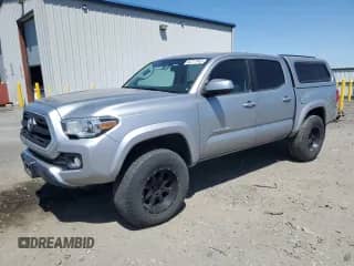 2016 Toyota Tacoma SR z VIN 3TMCZ5AN2GM010823, wystawiony jako Copart lot #60217045 z przebiegiem 132 988 mil mil oraz Szkoda całkowita • Salvage title. Historia ofert i sprzedaży dostępna na DreamBid. Obrazek 1.