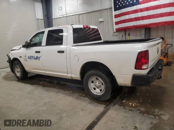 2022 Ram 1500 Tradesman z VIN 1C6RR7KT5NS156244, wystawiony jako Copart lot #68474985 z przebiegiem 95 532 mil mil oraz Szkoda całkowita • Salvage title. Historia ofert i sprzedaży dostępna na DreamBid. Obrazek 2.