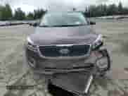 2016 Kia Sorento LX z VIN 5XYPG4A38GG072708, wystawiony jako Copart lot #90353085 z przebiegiem 146 920 mil mil oraz Czysty tytuł • Clean title. Historia ofert i sprzedaży dostępna na DreamBid. Obrazek 5.