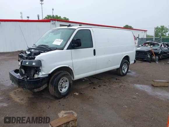 2024 Chevrolet Express Cargo с VIN 1GCWGAFP0R1250412, выставлен на аукционе IAAI как лот 42251682 с пробегом 9 199 миль миль и . История ставок и продаж доступна на DreamBid. Изображение 18.