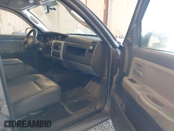 2008 Dodge Dakota Laramie with VIN 1D7HW58N58S602395, listed as a IAAI auction lot 42062915 with 166,161 mi miles and . Bid and sale history available at DreamBid. Image 5.