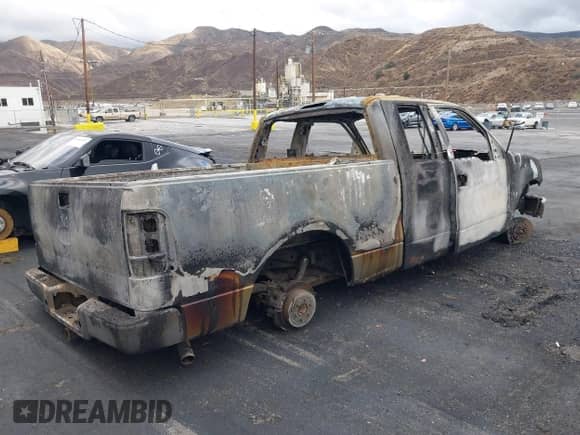 2006 Ford F-150 STX с VIN 1FTRX12W26NB48947, выставлен на аукционе IAAI как лот 43443122 с пробегом Не указан миль и . История ставок и продаж доступна на DreamBid. Изображение 4.