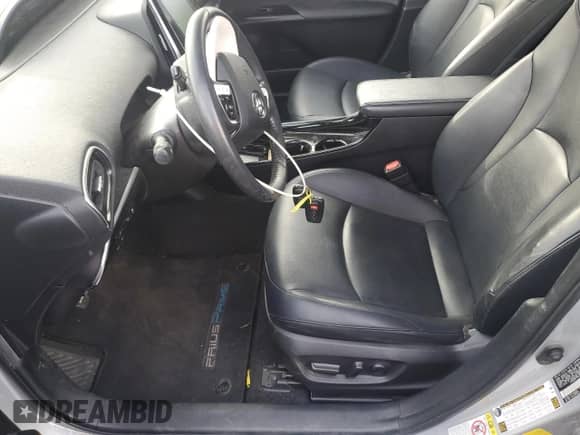 2018 Toyota Prius Plus z VIN JTDKARFP8J3098676, wystawiony jako Copart lot #81954365 z przebiegiem 65 893 mil mil oraz Szkoda całkowita • Salvage title. Historia ofert i sprzedaży dostępna na DreamBid. Obrazek 7.