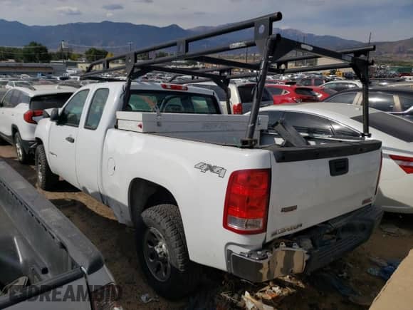 2008 GMC Sierra 1500 SLE2 z VIN 2GTEK19J981249642, wystawiony jako Copart lot #72449914 z przebiegiem 229 426 mil mil oraz Szkoda całkowita • Salvage title. Historia ofert i sprzedaży dostępna na DreamBid. Obrazek 2.