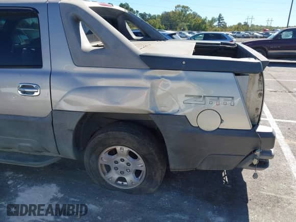 2004 Chevrolet Avalanche с VIN 3GNEC12T04G137281, выставлен на аукционе IAAI как лот 43446391 с пробегом 221 558 миль миль и . История ставок и продаж доступна на DreamBid. Изображение 3.