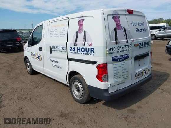 2015 Chevrolet City Express Cargo LS z VIN 3N63M0YN8FK724065, wystawiony jako IAAI lot #43103416 z przebiegiem 190 671 mil mil oraz . Historia ofert i sprzedaży dostępna na DreamBid. Obrazek 3.