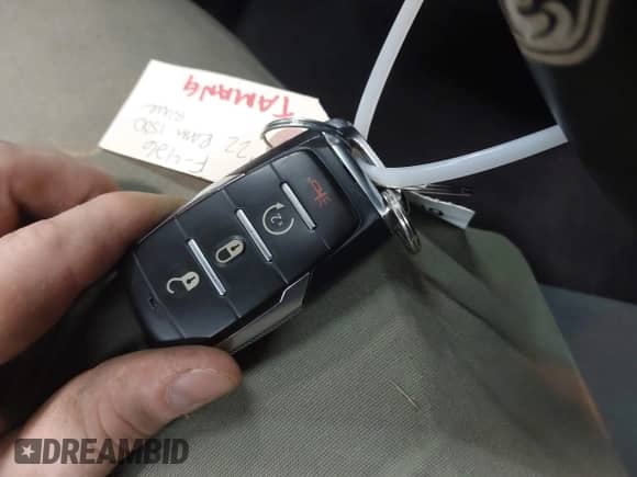 2022 Ram 1500 Big Horn z VIN 1C6RRFFG2NN410725, wystawiony jako IAAI lot #43107175 z przebiegiem 26 975 mil mil oraz . Historia ofert i sprzedaży dostępna na DreamBid. Obrazek 11.