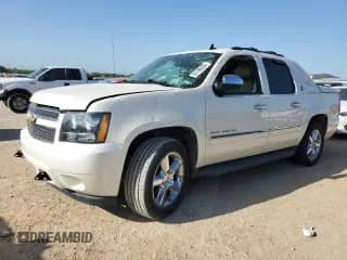 2013 Chevrolet Avalanche LTZ с VIN 3GNMCGE02DG208187, выставлен на аукционе Copart как лот 52190205 с пробегом 117 186 миль миль и Чистый • Clean title. История ставок и продаж доступна на DreamBid. Изображение 1.