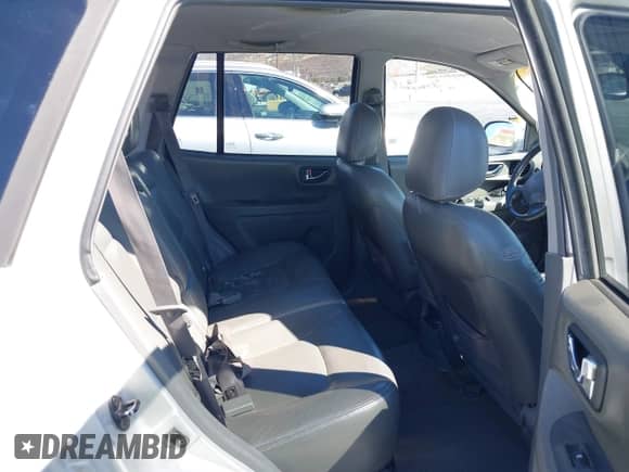 2004 Hyundai Santa Fe GLS с VIN KM8SC13E44U759791, выставлен на аукционе IAAI как лот 43234198 с пробегом 355 506 миль миль и . История ставок и продаж доступна на DreamBid. Изображение 8.