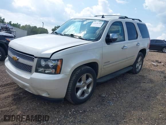 2013 Chevrolet Tahoe LTZ z VIN 1GNSCCE00DR130184, wystawiony jako IAAI lot #43196709 z przebiegiem 240 540 mil mil oraz . Historia ofert i sprzedaży dostępna na DreamBid. Obrazek 2.