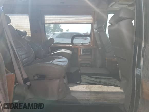 2000 Chevrolet Express Cargo YF7 z VIN 1GBFG15R4Y1184579, wystawiony jako Copart lot #67897225 z przebiegiem 147 325 mil mil oraz Czysty tytuł • Clean title. Historia ofert i sprzedaży dostępna na DreamBid. Obrazek 11.